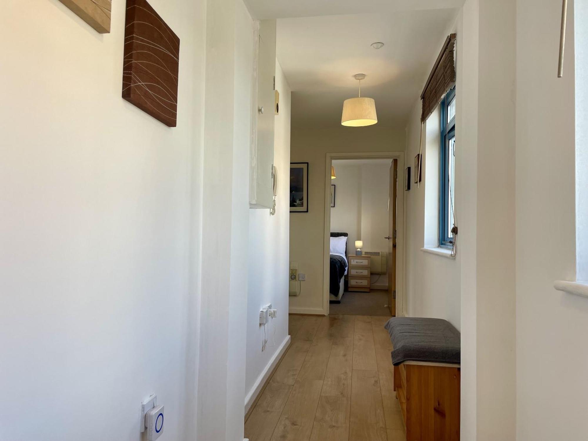 Hk Life Serviced Apartment , City Centre Свіндон Екстер'єр фото