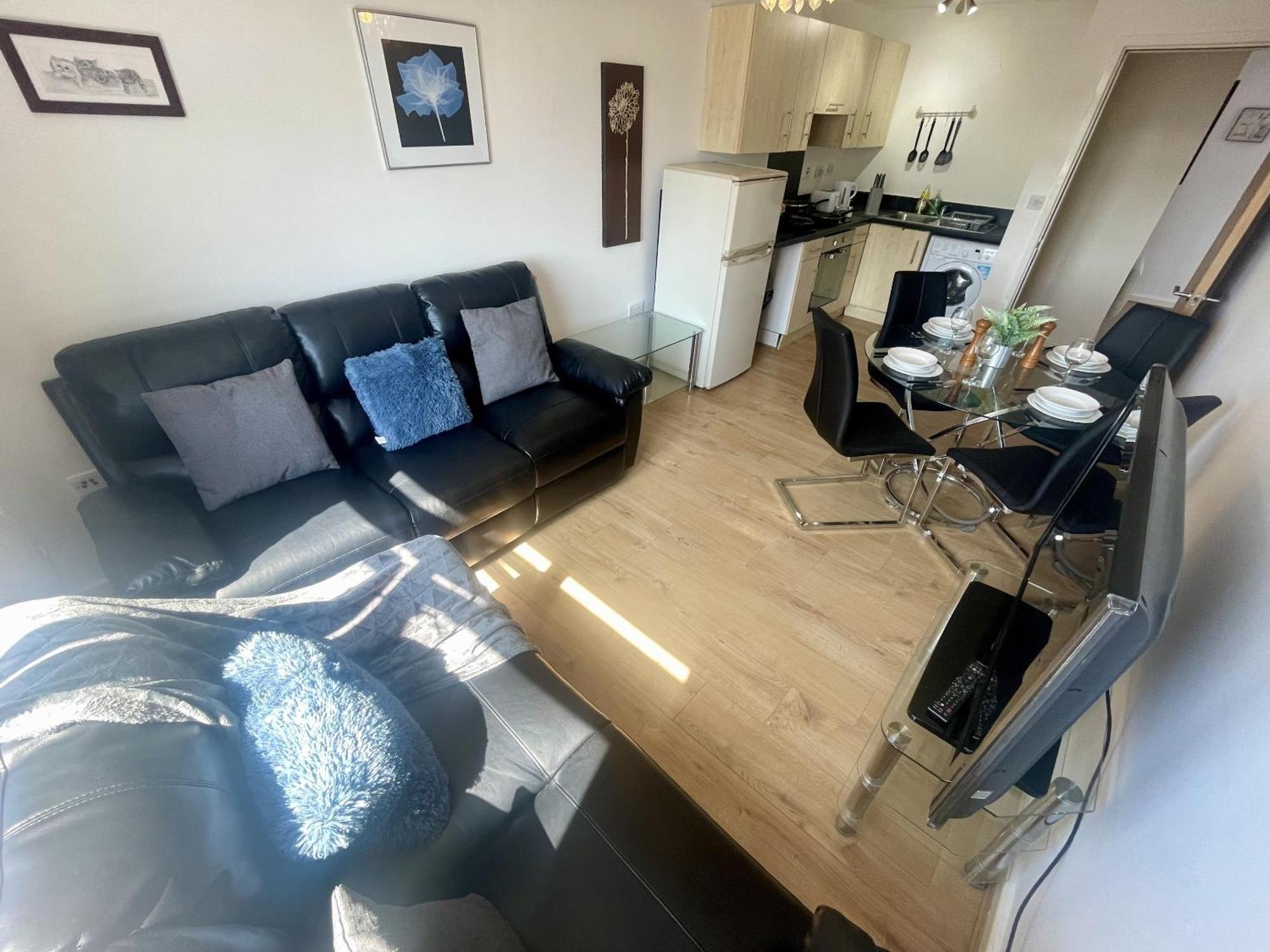 Hk Life Serviced Apartment , City Centre Свіндон Екстер'єр фото