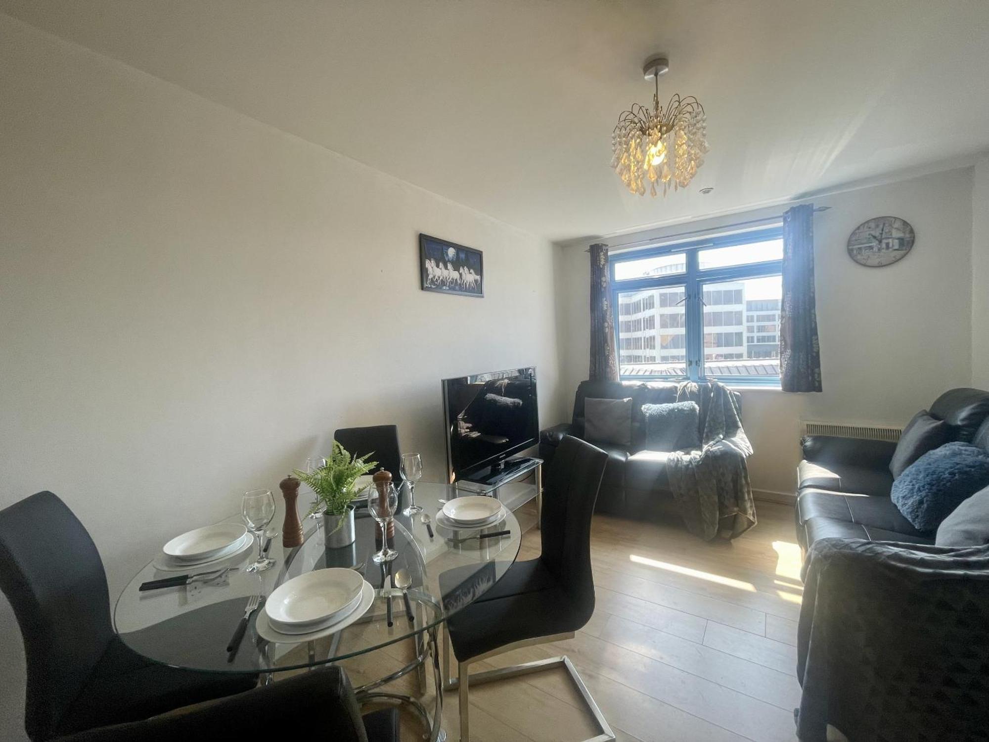 Hk Life Serviced Apartment , City Centre Свіндон Екстер'єр фото