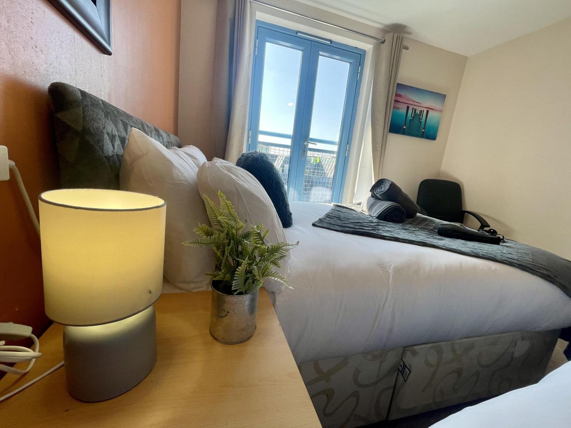 Hk Life Serviced Apartment , City Centre Свіндон Екстер'єр фото