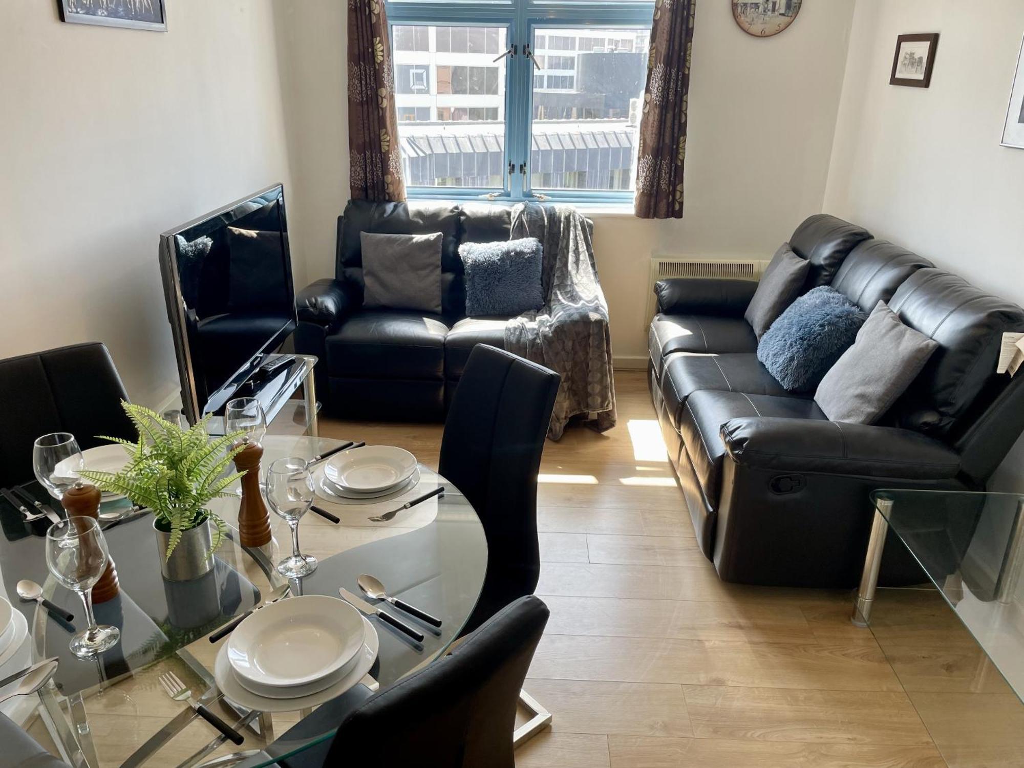 Hk Life Serviced Apartment , City Centre Свіндон Екстер'єр фото