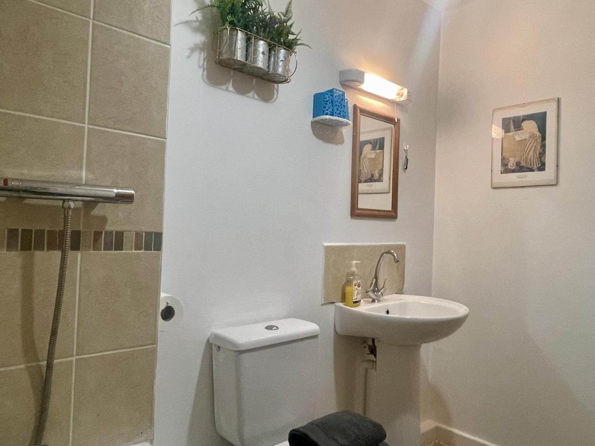 Hk Life Serviced Apartment , City Centre Свіндон Екстер'єр фото