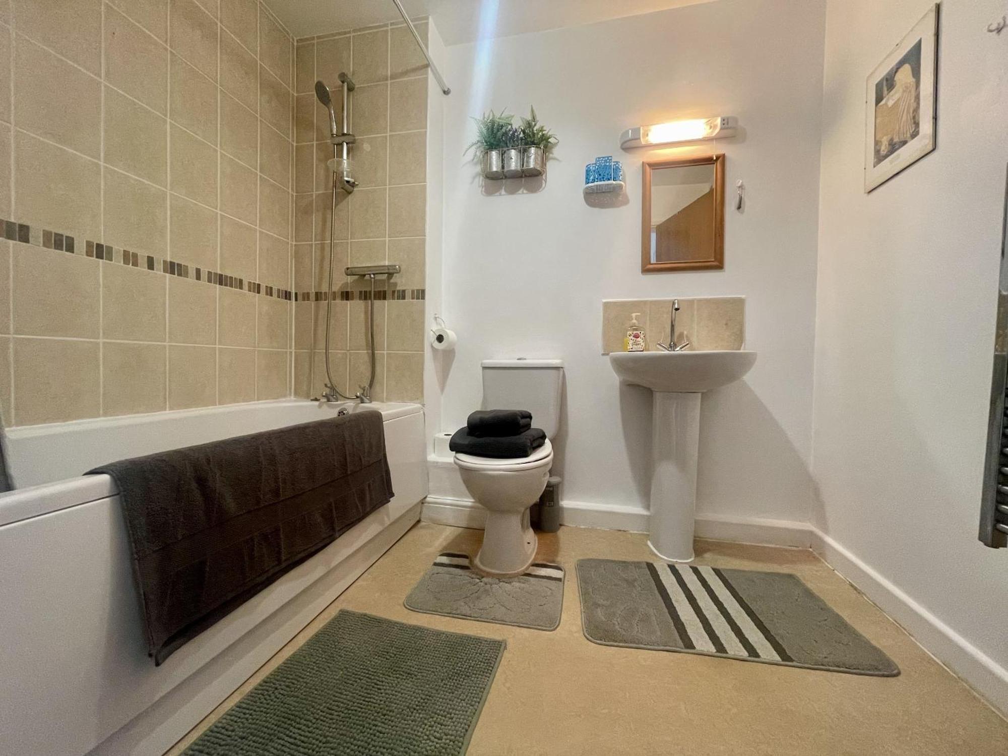 Hk Life Serviced Apartment , City Centre Свіндон Екстер'єр фото