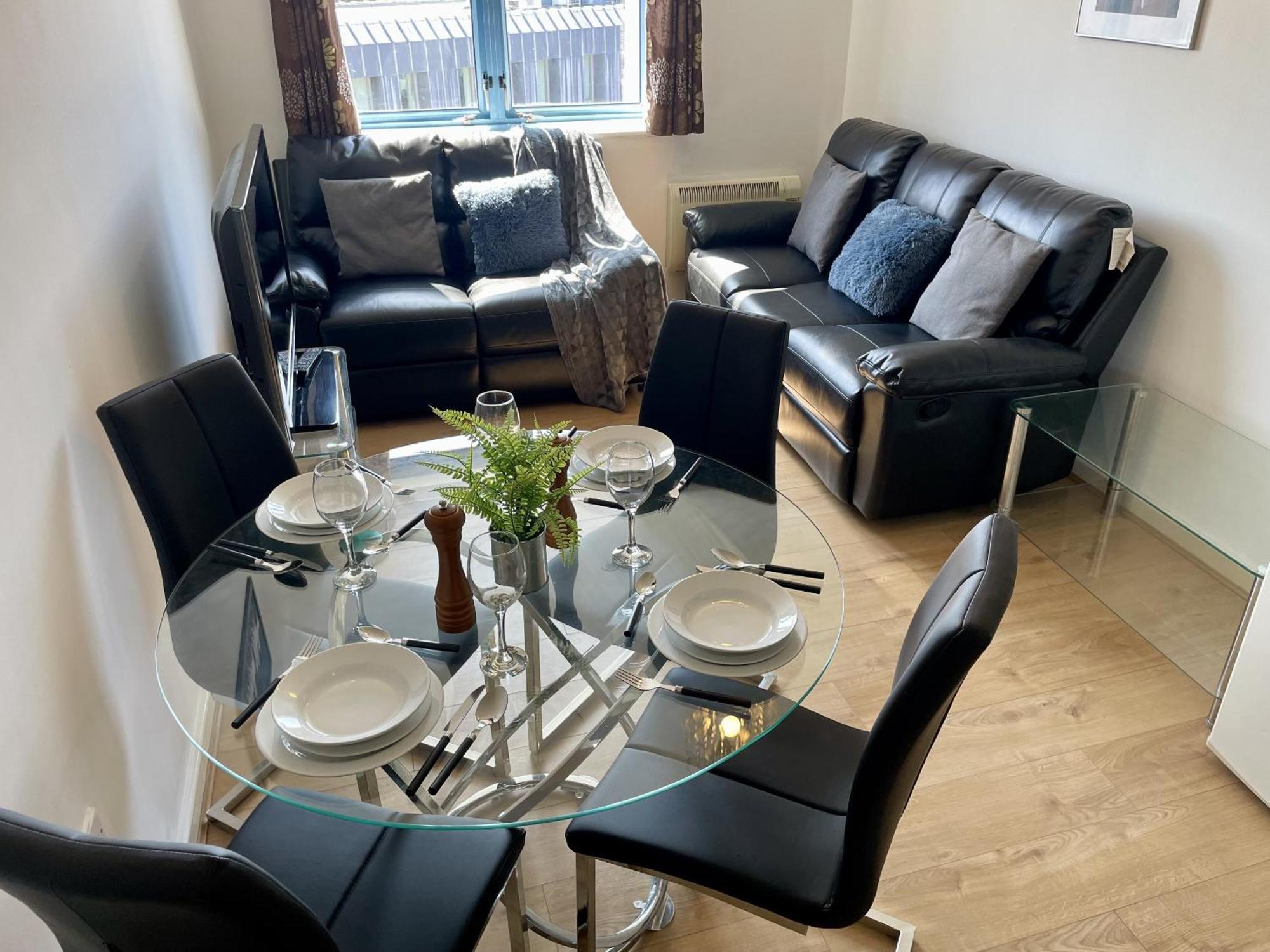 Hk Life Serviced Apartment , City Centre Свіндон Екстер'єр фото