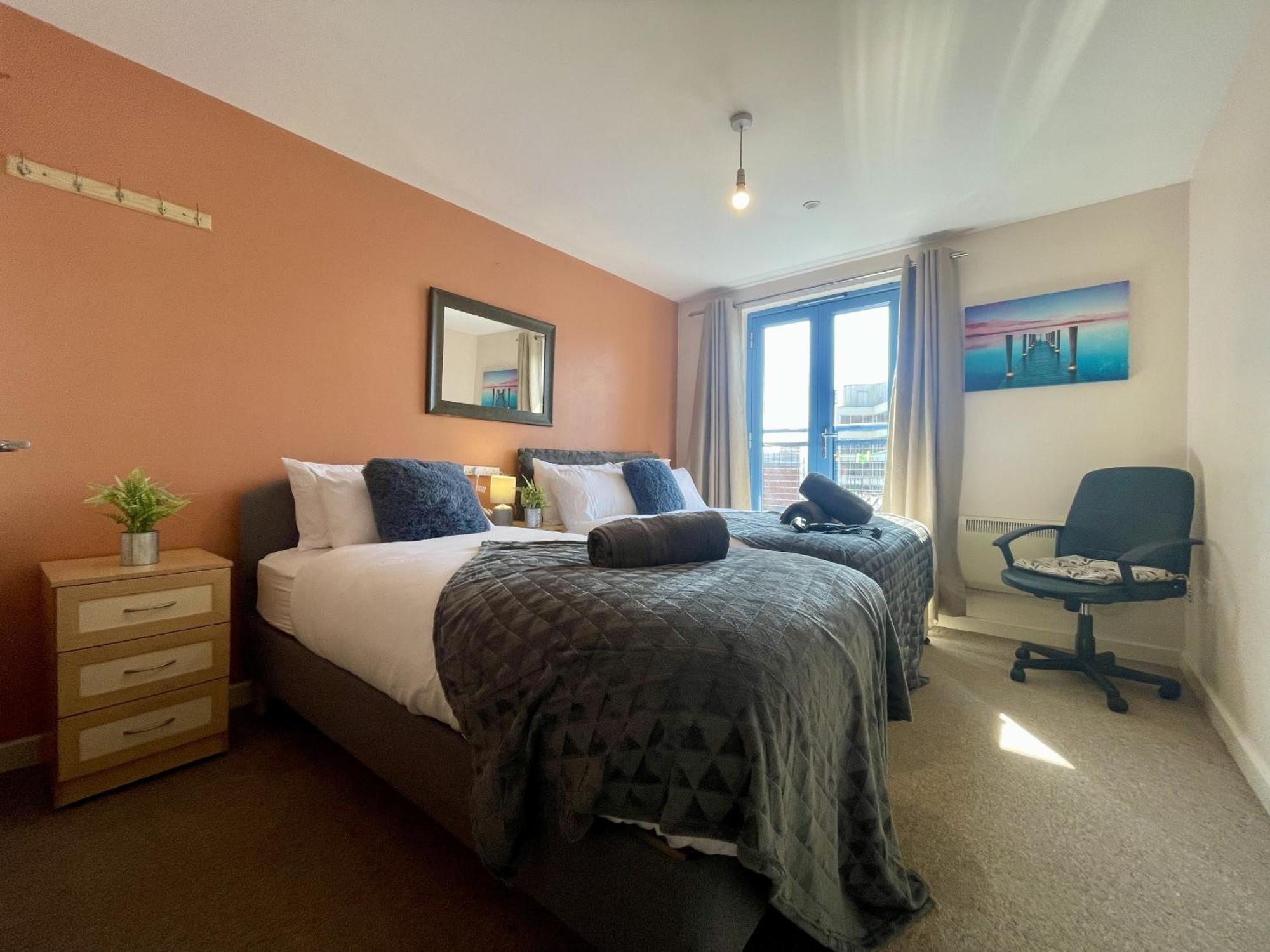 Hk Life Serviced Apartment , City Centre Свіндон Екстер'єр фото