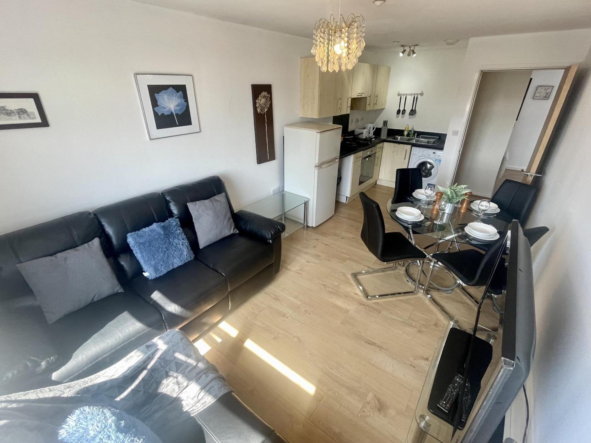 Hk Life Serviced Apartment , City Centre Свіндон Екстер'єр фото